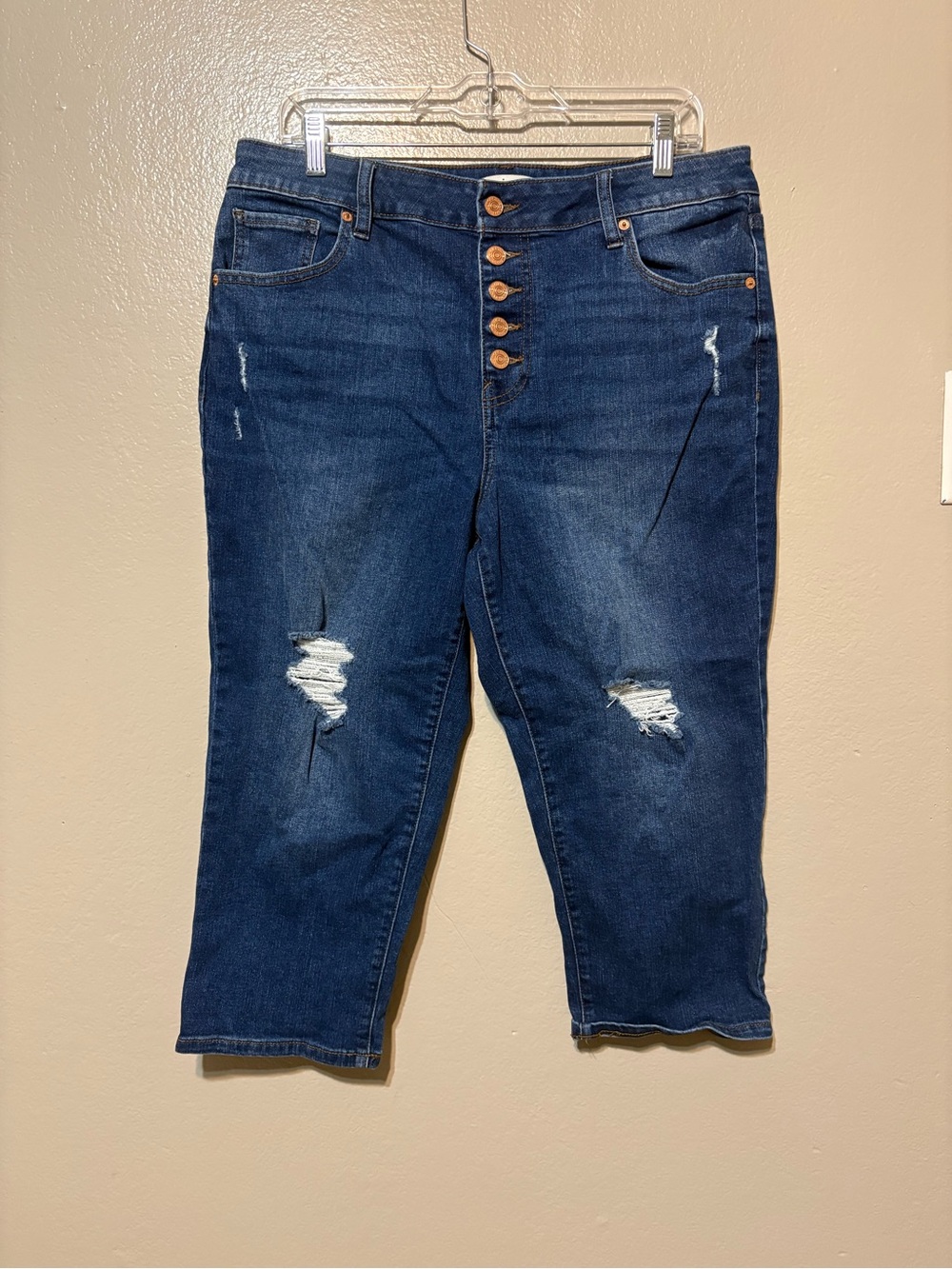 Maurices m jeans Dark Blue Distressed Capri Button-Fly Jeans Size 14